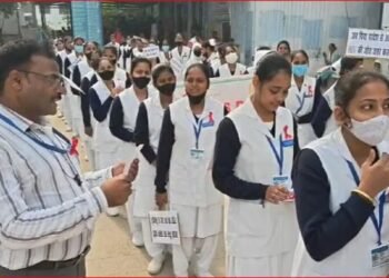 “पति आवारा हो तो कंडोम सहारा हो विश्व एड्स दिवस पर बेबाक नारों की गूंज जागरूकता रैली बनी चर्चा का केंद्र