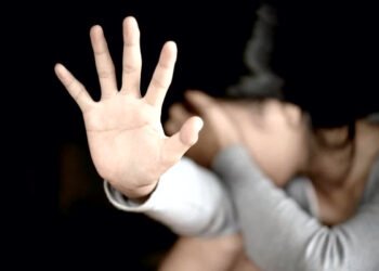 शिकायत की तो नौकरी से निकाल दूँगा फैक्ट्री के अंदर महिला कर्मचारी के साथ ‘साहब’ करते थे हरकते, राज़ खुलते ही मच गया बवाल