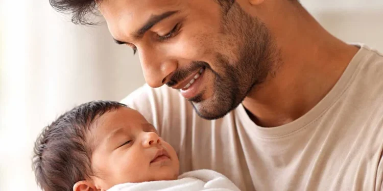 पिता बनने वाले कर्मचारियों को मिलेगी 2 साल की छुट्टी, सैलरी की भी नहीं होगी दिक्कत, 1 जनवरी से लागू हो जाएंगे नए नियम