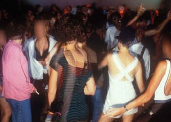 CG Breaking : आधी रात फार्म हाउस में चल रही रेव पार्टी, नशे में धुत्त 21 लड़के – लड़कियां पकड़ाये