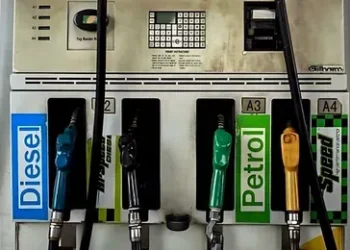 Petrol Diesel Price : पेट्रोल 82 और डीजल 78 रुपए लीटर, नए साल से पहले आई बड़ी खुशखबरी, जानिए आपके शहर में क्या है कीमत