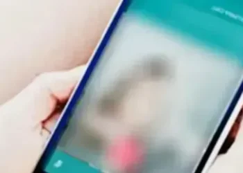 प्राइवेट वीडियो लीक करने की धमकी दी! शादीशुदा महिला से जबरदस्ती बनाया संबंध, फिर अश्लील क्लिप पति के व्हाट्सएप पर भेजकर