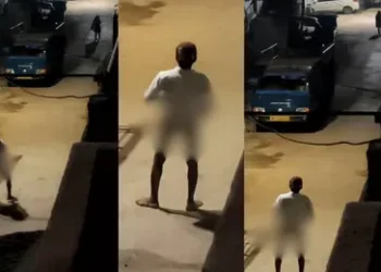 Viral Video : आधी रात रास्ते में अकेली थी लड़की, फिर युवक प्राइवेट पार्ट दिखाकर करने लगा अश्लील हरकत, देखे पूरा वीडियो