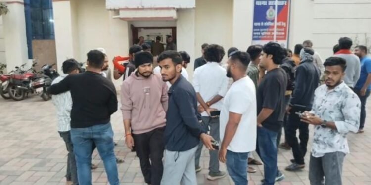 CG Crime : गौवंश से दुष्कर्म का वीडियो वायरल होने पर मचा बवाल युवक हिरासत में हिंदू संगठन ने कठोर सज़ा देने की माँग