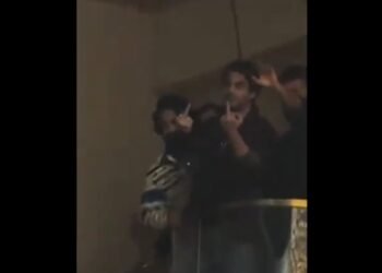 Viral Video : फिर विवादों में घिरे शाहरूख खान के बेटे आर्यन, भरी पब्लिक के बीच किया घिनौना काम, Video हो रहा वायरल