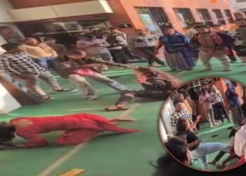 CG Viral Video : लड़कियों में जमकर मारपीट, बाल पकड़कर जमीन पर घसीटा, चीख – पुकार के बीच कोई नहीं आया आगे, पुलिस ने किया मामला दर्ज