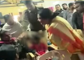 ‘इस जन्म में अंधी है अगले जन्म में भी अंधी ही बनेगी’ भाजपा नेत्री ने नेत्रहीन युवती के साथ की बदसलूकी, देखे वायरल वीडियो