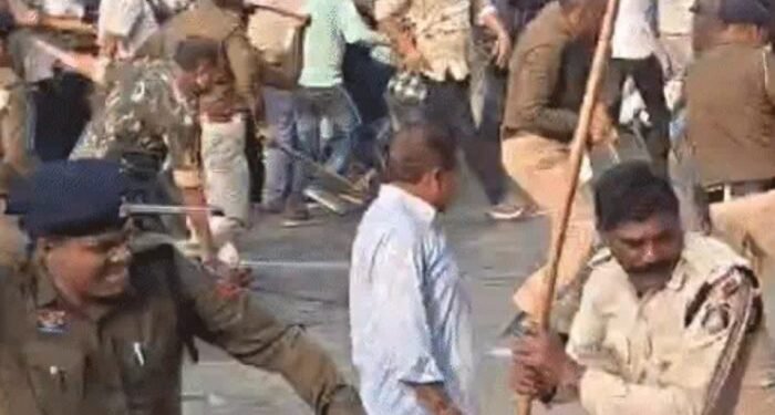 CG Breaking News : पुलिस ने किया लाठीचार्ज, प्रदर्शन कर रहे जमीन कारोबारियों को दौड़ा – दौड़ाकर पीटा गरमायी राजनीति