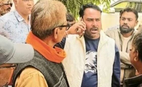 CG News : BJP नेता ने नगर पालिका के सुपरवाइजर को मारा थप्पड़, नाराज कर्मियों ने थाने का किया घेराव, नेताजी के खिलाफ FIR दर्ज