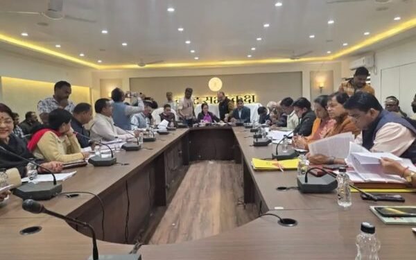 CG News : नगर निगम में MIC की बैठक में बवाल, सभापति के बैठक में उपस्थिति पर गरमायी राजनीति, पार्षद ने जतायी आपत्ति