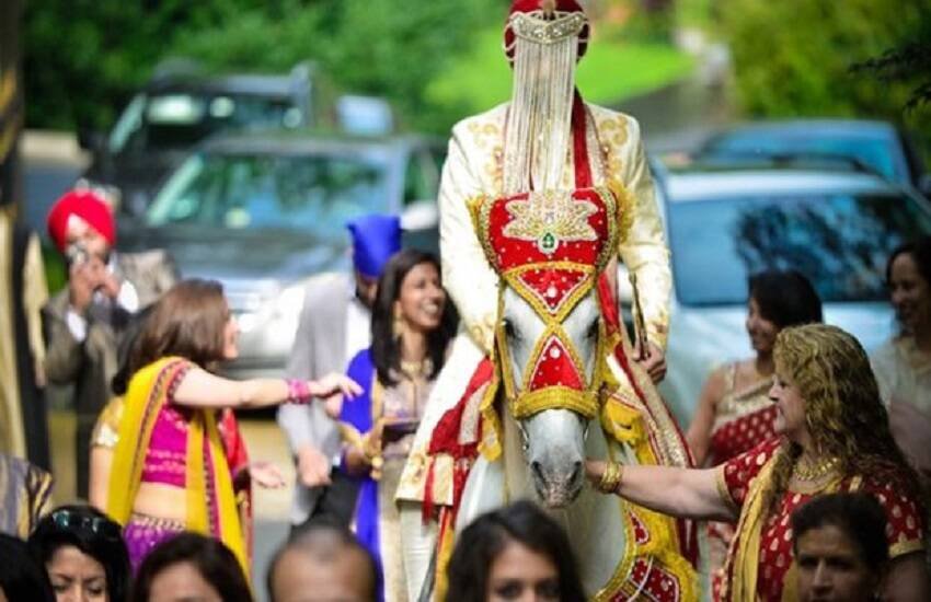 CG News : स्कूल की शादी पार्टी हो गया पूरा कचरा, प्रधान पाठक को DEO ने थमाया नोटिस, दो दिन में मांगा जवाब