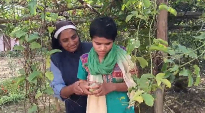 CG : पिता ने छेड़छाड़ के डर से बेटी को 20 साल तक रखा कैद, फिर आगे जो हुआ जानकर आप की भी कांप जाएंगे ….