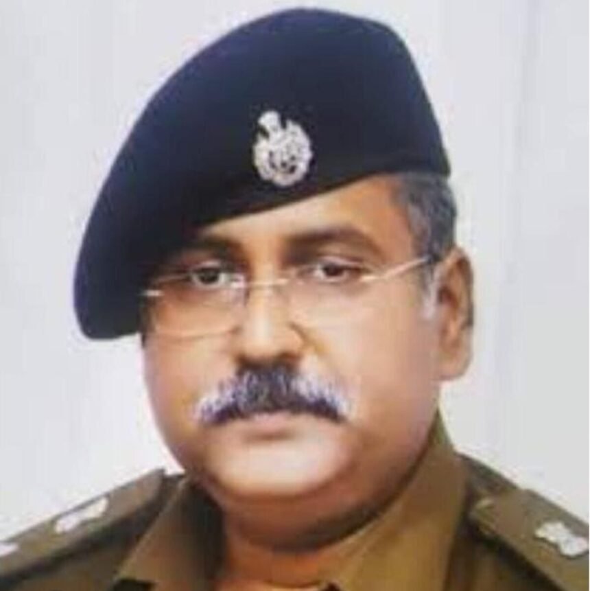 CG News : नहीं रहे वरिष्ठ आईपीएस अधिकारी प्रखर पांडेय, हार्ट अटैक के बाद अस्पताल में चल रहा था इलाज