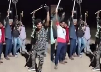 CG Crime : हथियार लहराते रीलबाज युवकों का वीडियो वायरल, कानून व्यवस्था को खुली चुनौती, कार्रवाई की उठी मांग देखे पूरा वीडियो