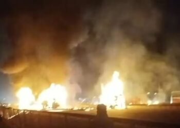 Big Road Accident : भीषण सड़क हादसा, स्लीपर बस – लॉरी टक्कर के बाद आग, 9 यात्रियों की जिंदा जलकर मौत