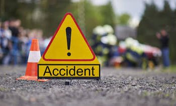 Big Road Accident News : सड़क हादसा, अनियंत्रित ट्रक गहरी खाई में गिरा, 22 मजदूरों की मौत