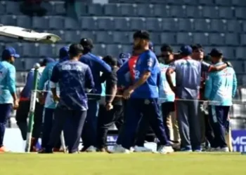 मैच शुरू होने से ठीक पहले टीम के कोच का निधन, तैयारी करवाते समय मैदान पर गिरे, क्रिकेट जगत में पसरा सन्नाटा