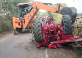CG Road Accident : दर्दनाक सड़क हादसा अनियंत्रित ट्रैक्टर पलटा, दो नाबालिगों की मौत, ड्राइवर गंभीर रूप से घायल