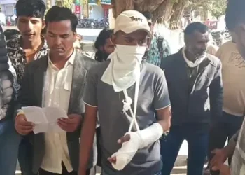 नाबालिग को निर्वस्त्र कर बाजार में घुमाया, प्रेमी – प्रेमिका ने मंदिर में की थी शादी, वीडियो वायरल होने पर चार आरोपी गिरफ्तार