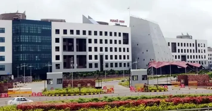 CG Breaking : स्वास्थ्य विभाग ने जारी किया आदेश, 5 कॉलेजों में डीन के साथ – साथ 5 अस्पताल अधीक्षकों की भी पोस्टिंग