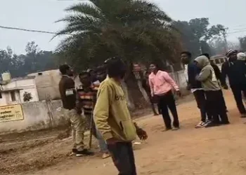 CG : भाई अपनी बहन और उसकी सहेलियों के साथ पानी टंकी के पास कर रहे थे ये काम, एक भनक लगते ही गांव में मच गया बवाल, वीडियो वायरल