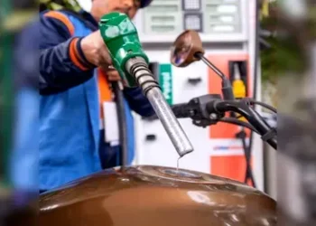 Petrol Diesel Price Update Today : 9 रुपए सस्ता हुआ डीजल, पेट्रोल के दाम में भी बड़ी राहत, नए साल पर मिली खुशियों की सौगात