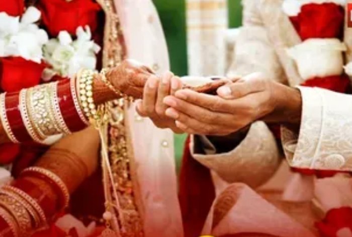 BJP Sarkar : इंटर – कास्ट मैरिज और तीन लाख का फायदा, सरकार खुद खाते में भेजेगी पैसे, शादी के बाद करना होगा आवेदन