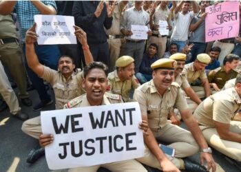 CG : DY CM के प्रभार जिले में करप्शन का पोल खोलने पर मिली बर्खास्तगी की सजा, जवान के आत्महत्या की कोशिश के बाद सिस्टम पर उठने लगे सवाल