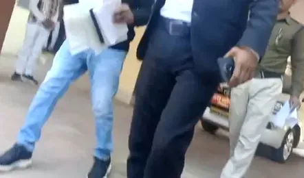 Viral Video : ‘गुंडों को हम नहीं मारेंगे तो कौन मारेगा’, सोशल मीडिया पर वायरल हुआ इस IAS अफसर का वीडियो, मचा बवाल