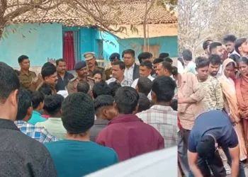 CG News : शिक्षकों की कथित प्रताड़ना से छात्र की आत्महत्या, सड़क पर उतरे ग्रामीण, 4 पन्नों का सुसाइड नोट