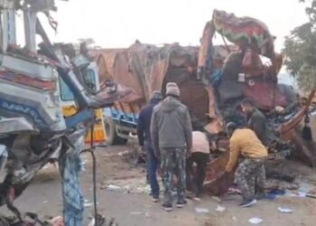 CG Road Accident : हाईवे पर आमने – सामने भिड़े ट्रक, तीन की दर्दनाक मौत