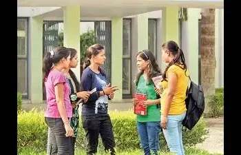 ‘बॉयफ्रेंड बनाओ और एंजॉय करो.. नहीं है तो इस एप से बनवा दूँ!’ गर्ल्स हॉस्टल में छात्रा का शर्मनाक कांड! लड़कियों को गन्दा ऑफर, फिर