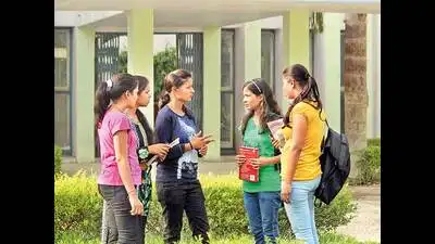 ‘बॉयफ्रेंड बनाओ और एंजॉय करो.. नहीं है तो इस एप से बनवा दूँ!’ गर्ल्स हॉस्टल में छात्रा का शर्मनाक कांड! लड़कियों को गन्दा ऑफर, फिर