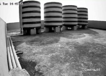 Viral Video : बनाते – बनाते ही फट गया बम, हिस्ट्रीशीटर शहनवाज की मौत, जान बचाने के लिए कपड़े उताकर भागी पत्नी, देखे वायरल वीडियो