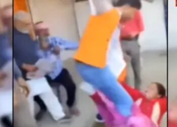 Viral Video : सरेआम भाजपा नेता महिला के साथ कर रहे थे …. ऐसा काम, वायरल हो गया दबंगई का वीडियो देखें वायरल वीडियो