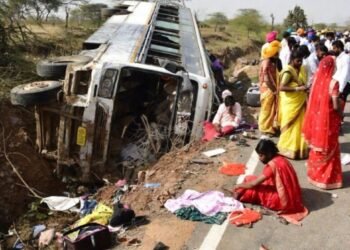CG Road Accident : छत्तीसगढ़ में बड़ा सड़क हादसा मुख्यमंत्री कन्या विवाह के 54 जोड़ों से भरी बस पलटी, मची चीख – पुकार
