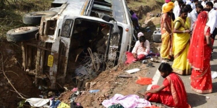 CG Road Accident : छत्तीसगढ़ में बड़ा सड़क हादसा मुख्यमंत्री कन्या विवाह के 54 जोड़ों से भरी बस पलटी, मची चीख – पुकार