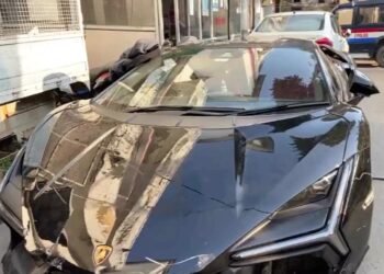 हवा में 10 फीट ऊपर उछल गया बाइक सवार, जब रईसजादे ने तेज रफ्तार लैम्बॉर्गिनी कार से मारी टक्कर, वीडियो देखकर कांप उठेगी रूह