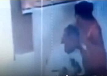 Viral Video : पंचायत भवन में वैलेंटाइन डे मनाते पकड़े गए पंचायत सचिव, महिला के साथ अश्लील हरकत करते कैमरे में हुए कैद, वीडियो वायरल