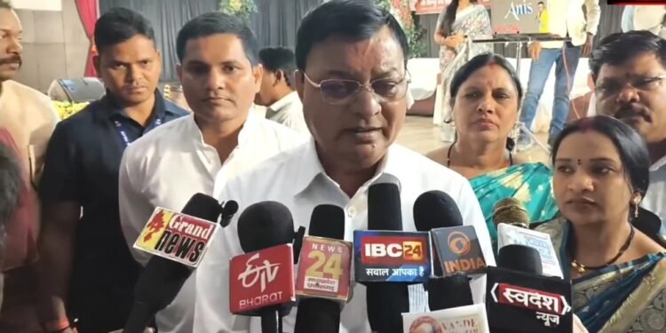 CG Politics : होली में शराब दुकान खुलने पर गरमाई राजनीति, जाने आबकारी मंत्री ने क्या कहा