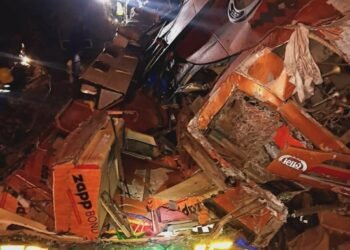 Big Accident : अनियंत्रित होकर नदी में गिरी बस, 17 लोगों की मौके पर ही मौत, यात्रियों की हालत देख कांप उठी रूह …