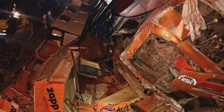 Big Accident : अनियंत्रित होकर नदी में गिरी बस, 17 लोगों की मौके पर ही मौत, यात्रियों की हालत देख कांप उठी रूह …