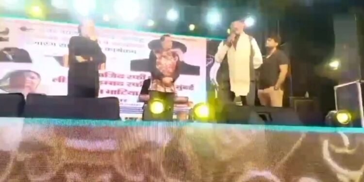 ‘नाभि से तीन इंच नीचे थी लड़की की पैंट, देखकर आया मजा’ महिला सिंगर पर बीजेपी नेता का आपत्तिजनक टिप्पणी, वीडियो हुआ वायरल
