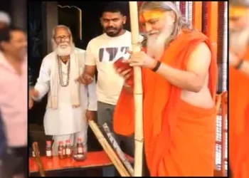 वैलेंटाइन डे पर ‘लट्ठ’ लेकर खुद सड़कों पर उतरेंगे संत, महामंडलेश्वर अनिलानंद ने बाबू-सोना के लिए कर दिया बड़ा ऐलान