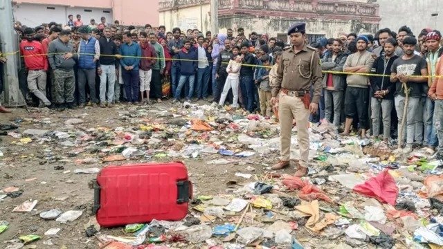 Crime News : कूड़े के ढेर में ट्रॉली बैग से मिला युवती का शव, इलाके में हड़कंप, जांच में जुटी पुलिस