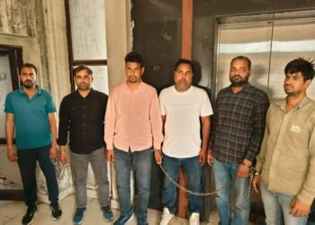 CG : ‘GATE’ की परीक्षा में पकड़ाये 6 मुन्नाभाई, पुलिस ने छापामार कार्रवाई कर पकड़ा, इलेक्ट्रॉनिक डिवाइस के साथ 6 आरोपी गिरफ्तार