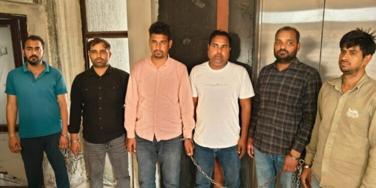 CG : ‘GATE’ की परीक्षा में पकड़ाये 6 मुन्नाभाई, पुलिस ने छापामार कार्रवाई कर पकड़ा, इलेक्ट्रॉनिक डिवाइस के साथ 6 आरोपी गिरफ्तार