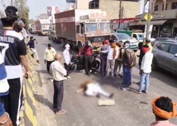 CG Road Accident : अंतिम संस्कार से लौट रहे परिवार को ट्रक ने कुचला, मां-बेटी की मौत, पति की आंखों के सामने उजड़ी दुनिया