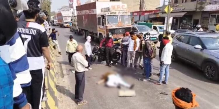 CG Road Accident : अंतिम संस्कार से लौट रहे परिवार को ट्रक ने कुचला, मां-बेटी की मौत, पति की आंखों के सामने उजड़ी दुनिया