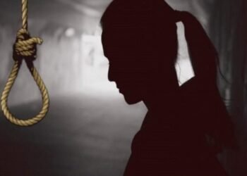 CG News : पिता को चाय पिलाई, फिर पढ़ने जा रही हूँ कहकर कमरे में गई 8वीं की छात्रा मां की साड़ी से लटकी मिली